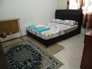 FirZan Homestay Bukit Mahkota - 8