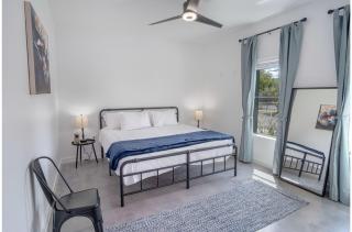 Gorgeous 3 BR 2 BA Near Amazing Downtown - San Antonio - 1