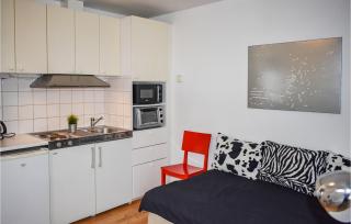 Stunning Home In Motala With Wifi - Motala - 8