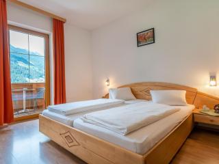 Plush Apartment with Mountain Views - Neustift im Stubaital - 8