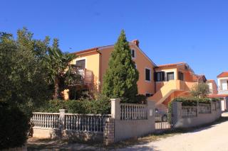 Apartments with a parking space Fazana - 7282 - 0