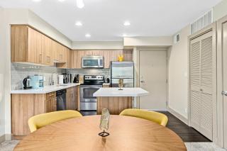 Beautiful Beachside Apartment With Marina View - 3
