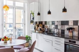 Lady on the Lane- 2 bed Primrose Hill - London - 0
