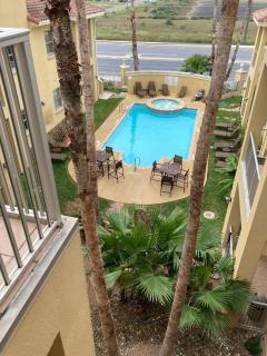 cozy & spacious condo 10min walk to beach - 3