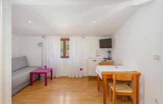 1 Bedroom Cozy Apartment In Omisalj - Omišalj - 1