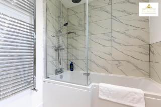 Contractors Accommodation 3Bed 2Bath House Free Off Street Parking for 2 Cars WiFi Stevenage Hertfordshire Self Catering Sleeps 6 Guests By White Orchid Property Relocation - 6