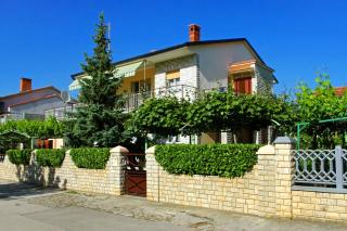 Apartments with a parking space Pula - 7321 - Valdebek - 0