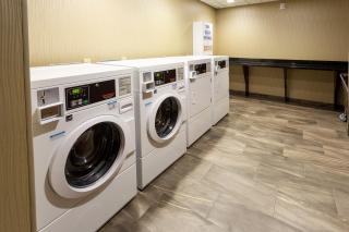 Holiday Inn Express Hotel & Suites Billings by IHG - Billings - 1