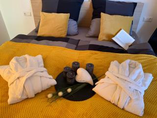 eifel24, neues und modernes Appartement mit Dachterrasse - Schwirzheim - 4