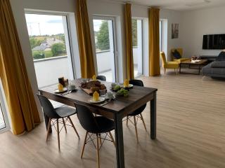 eifel24, neues und modernes Appartement mit Dachterrasse - Schwirzheim - 1