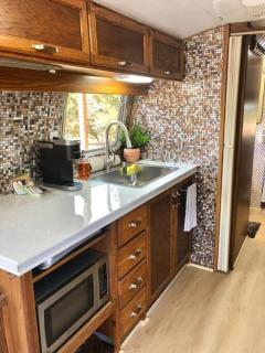 The Steel Magnolia Airstream - Cabins At Rim Rock - 7
