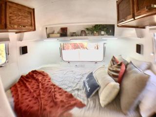 The Steel Magnolia Airstream - Cabins At Rim Rock - 6