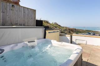 Luxury Family Beachside Home inc Hot Tub & Parking - Broad Haven - 2