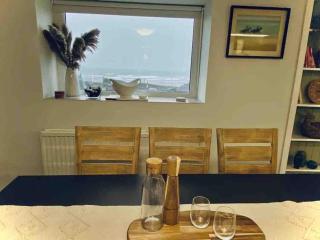 Luxury Family Beachside Home inc Hot Tub & Parking - Broad Haven - 3