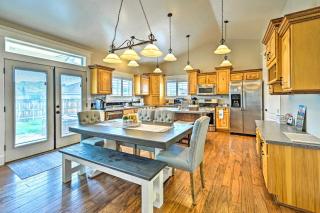 Bellemont Family Home with Hot Tub and Playground Set - Bellemont - 2