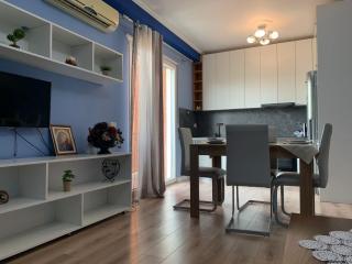Modern cozy apt w/in 10 min walk from main square - Tirana - 7
