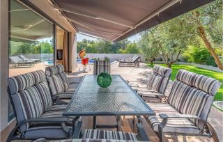 Beautiful Home In Porec With Kitchen - 4