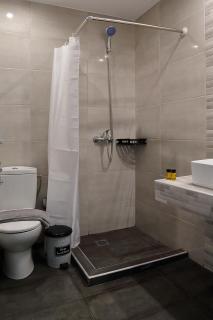 Menta Studios, next to metro station, smart tv - 4
