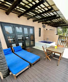 Johnnys Place Hotel - 1