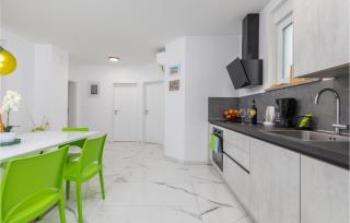 4 Bedroom Cozy Home In Betiga - 9