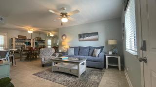 Sunny Daze, Desirable Kid Friendly Resort, 3 minute walk to the Beach, Resort Beachside Pool & Restaurant - Panama City Beach - 7