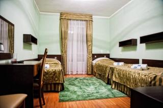 Hotel Manhatan - - 8