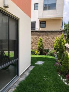 Beautiful 3BR townhouse with on-premises parking - 2