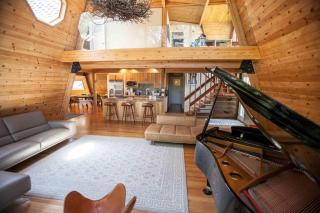Amazing Cabin-Style House with Decks, Hot Tub & Sun - Permit 2022-STR-2 - 8