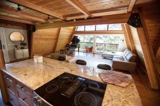 Amazing Cabin-Style House with Decks, Hot Tub & Sun - Permit 2022-STR-2 - 2