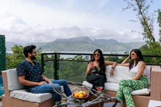 Mawi Infinitty Villa by StayVista - A lake-view villa with an infinity pool for a luxurious stay - Lonavala - 7
