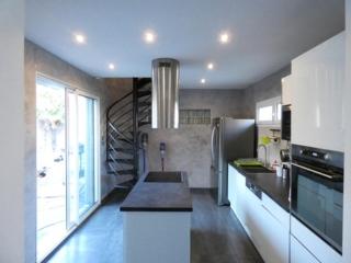 Maison moderne et spacieuse avec piscine - Villeurbanne - 9