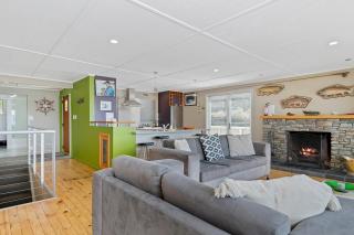 Onepoto Bay Lakehouse - Lake Rotoiti Holiday Home - 3