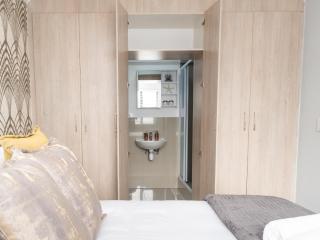 Azure 213 - Luxury 2 Bedroom Apartment - Big Bay - 4