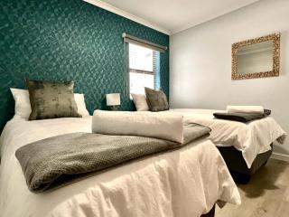 Azure 213 - Luxury 2 Bedroom Apartment - Big Bay - 2