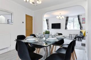 3-bed in Mumbles with free parking & sea views - 7