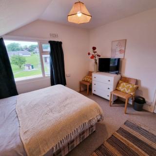 19 the Coombe Charming, 2-Bedroom Family Chalet with Parking, Near Bude Beaches - 8