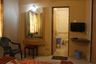 Hotel Vyankatesh & Pure Veg Restaurant - Mahabaleshwar - 9