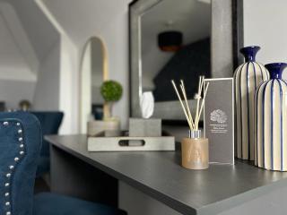 Room 4 (8 Holland Street) - 6