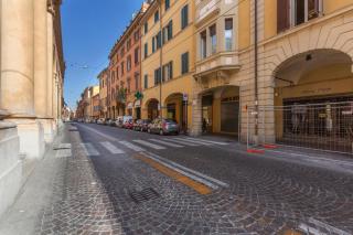 Apt w/Terrace 10 min walk from Piazza S.Stefano - Bolonia - 0