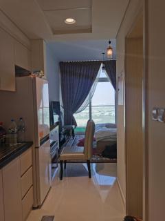 Heaven Escape surrounded by stunning golf view High floor -Netflix-GYM-pool -perfect vacations - Dubai - 2
