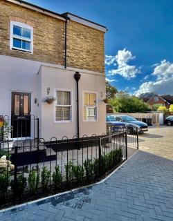 Entire House Sleeps 5 1 min walk to station - West Byfleet - 9