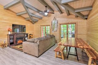 Pet-Friendly Otto Mountain Cabin with Fireplace! - 8