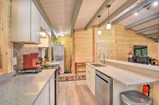 Pet-Friendly Otto Mountain Cabin with Fireplace! - Otto - 3