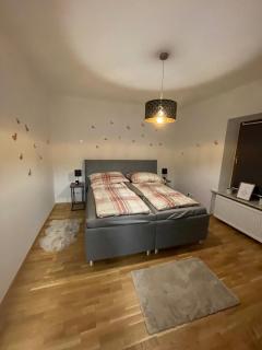 Freiblick 1 Bad Glbg mit Garten Top1 - 1