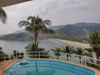 Conforto, Vista linda e Pé na Areia, Serviço de Praia Incluso - São Sebastião - 4