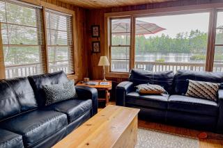 Maggie's Lakeside Cottage - 8