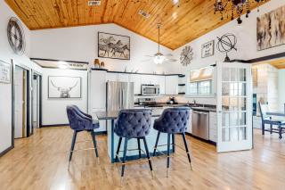 Headquarters Hideaway - Fredericksburg - 4