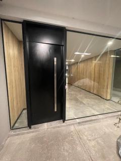 Departamento Moderno - Equipado y Con Cochera Privada - 1