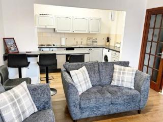 Two Bed Holiday Home with Free Parking in Inverness - Inverness - 4