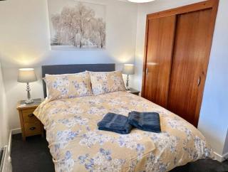 Two Bed Holiday Home with Free Parking in Inverness - Inverness - 2